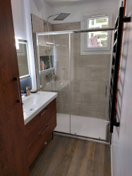 Rénovation complète de salle de bain à La Roquebrussanne avec plomberie sur mesure